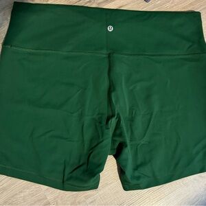 Lululemon women’s short size 20